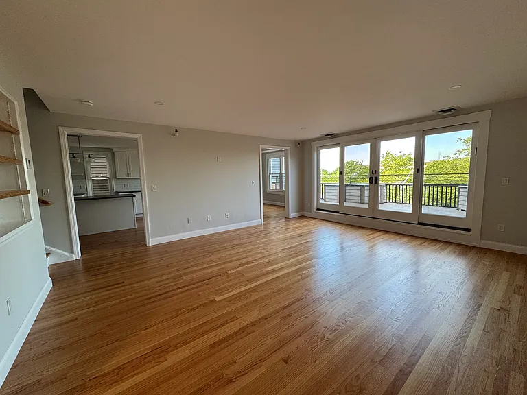 198 Thames St #6 — Photo 9