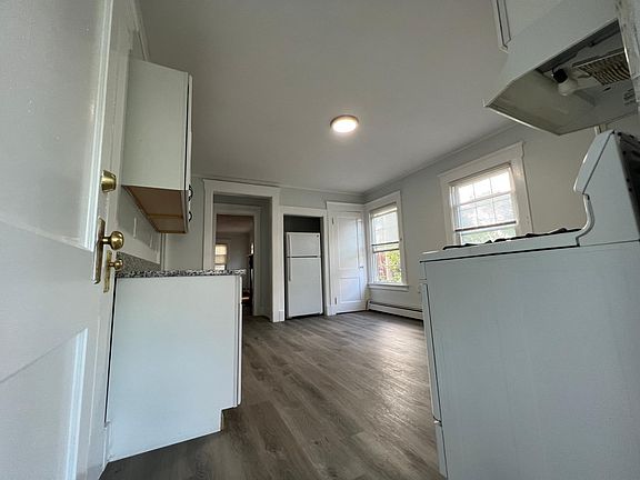 3rd image of 739 Whitney Ave #2