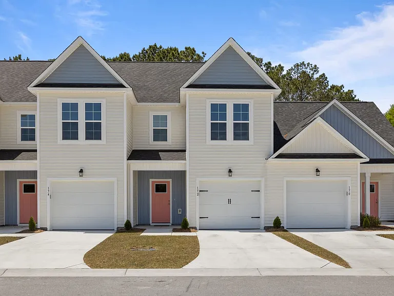 172 Coastline Cir — Photo 2