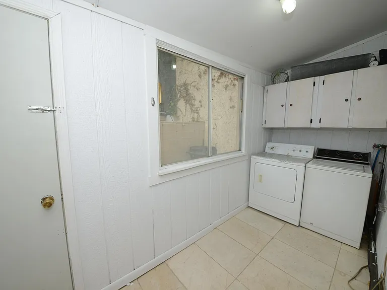 128 S Bonsall St — Photo 5