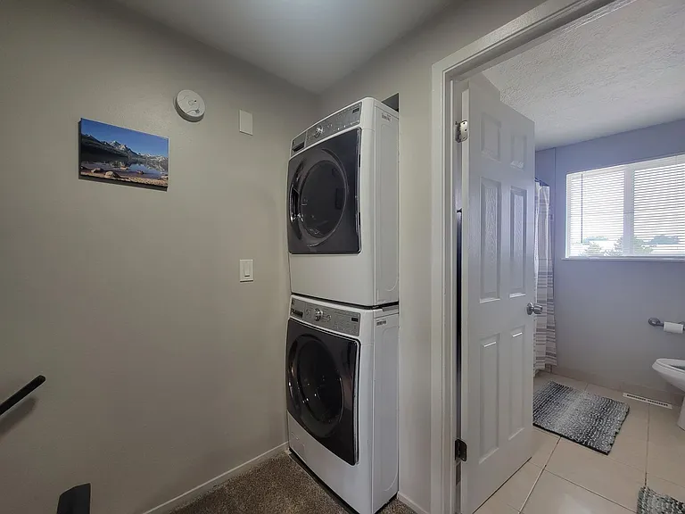 Newly Renovated Townhouse - Pet Friendly!! — Photo 14