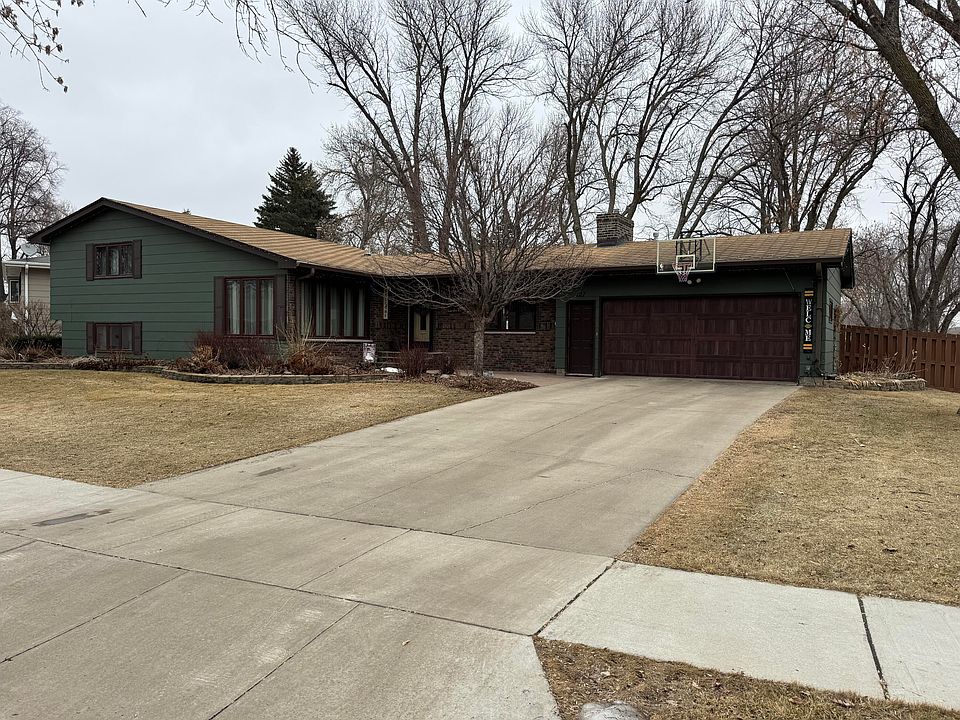 1st image of 127 Elizabeth Dr