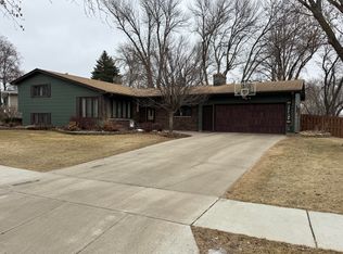 127 Elizabeth Dr, Aberdeen City, SD 57401