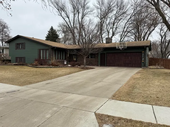 127 Elizabeth Dr, Aberdeen City, SD 57401