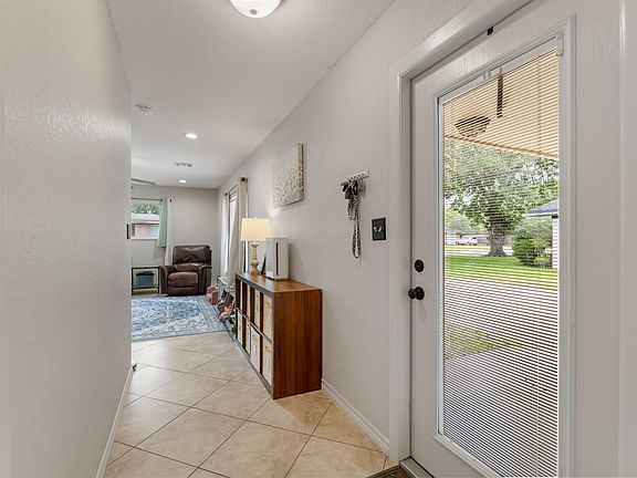 3rd image of 4108 Crescent Dr