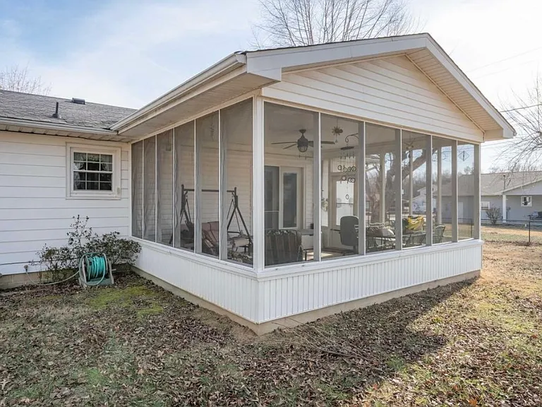 302 Lingale Ave — Photo 19