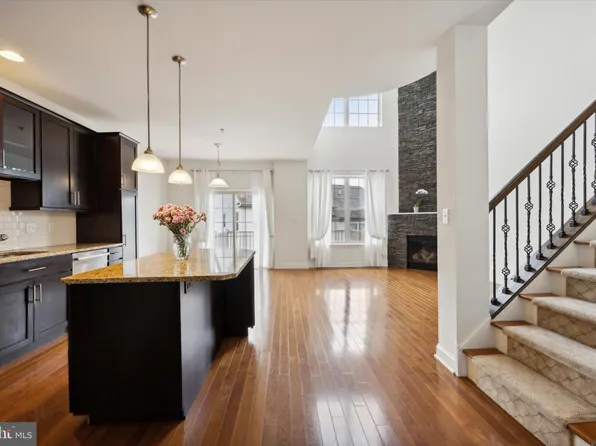 6 Bowman Dr, Feasterville Trevose, PA 19053