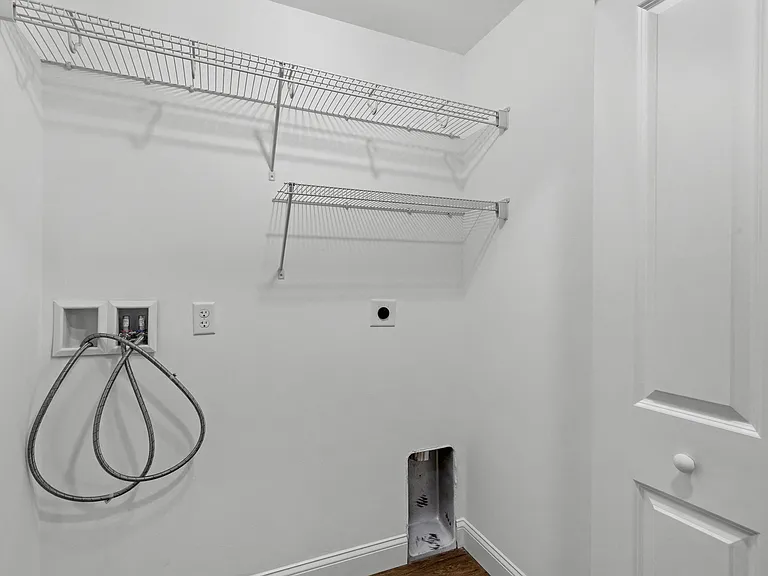 Autumn Woods Apartments — Photo 21