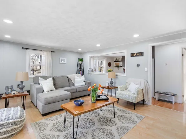 8 Donna Road, Windham, ME 04062