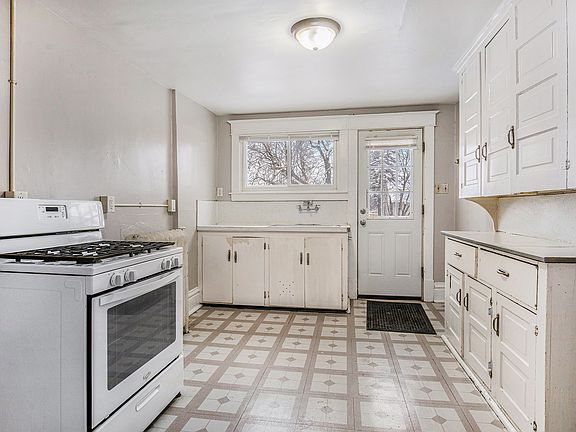 5th image of 247 Sweet St NE #2