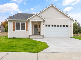 405 E 2nd St, Nooksack, WA 98267