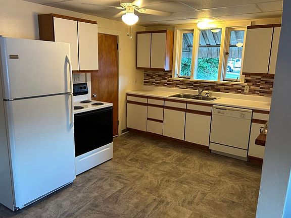 3rd image of 457 W Main St #R