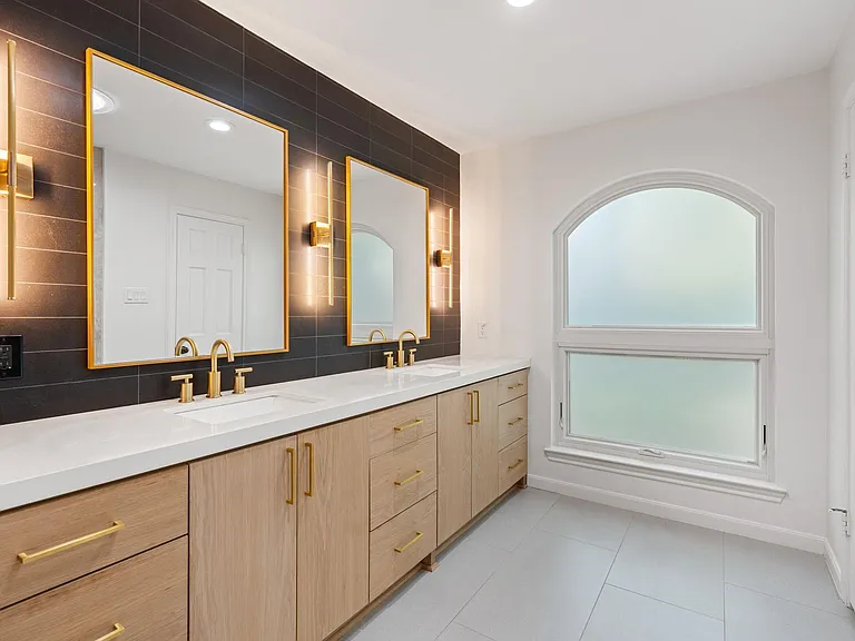 13703 Queensbury Ln — Photo 18