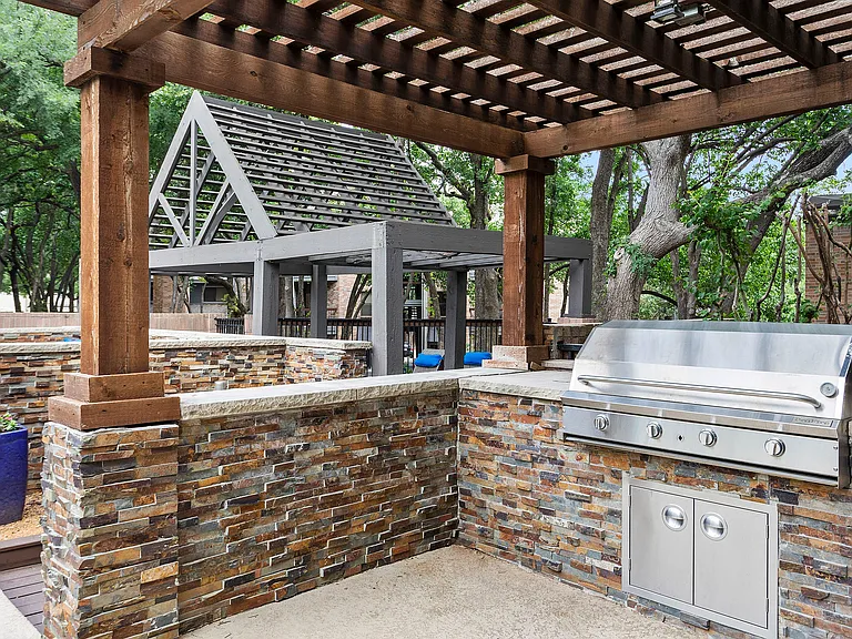 C235270_Pool_Grills_02_13694
