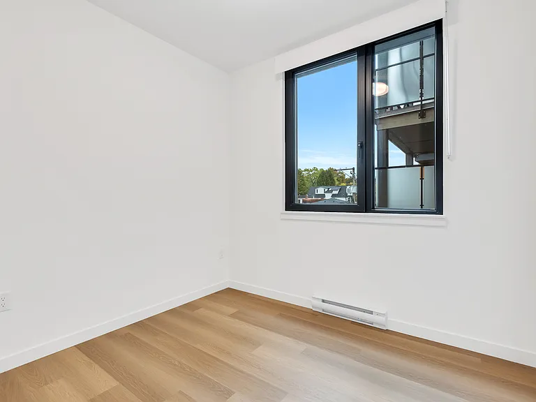 3455 Hastings St E — Photo 37