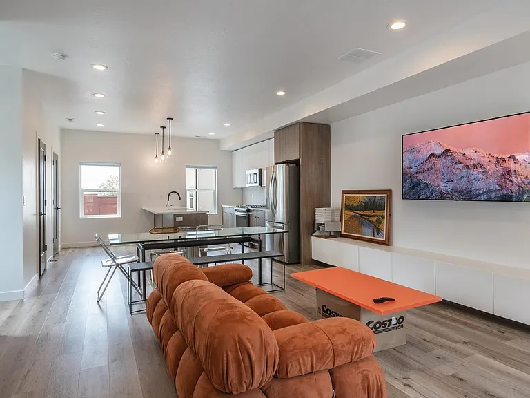 620 N Orchard Dr #9 — Photo 4