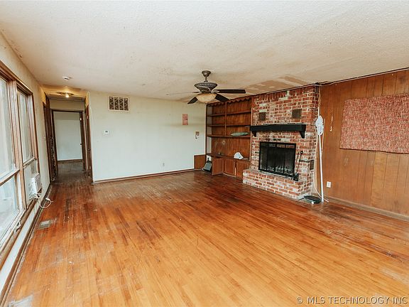3rd image of 214 Forest St