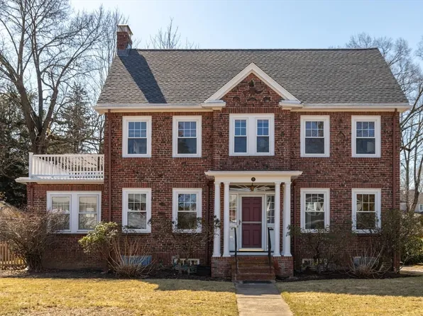 15 Angier Cir, Newton, MA 02466