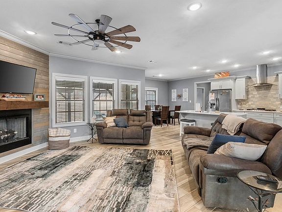 3rd image of 338 Sallie Ln