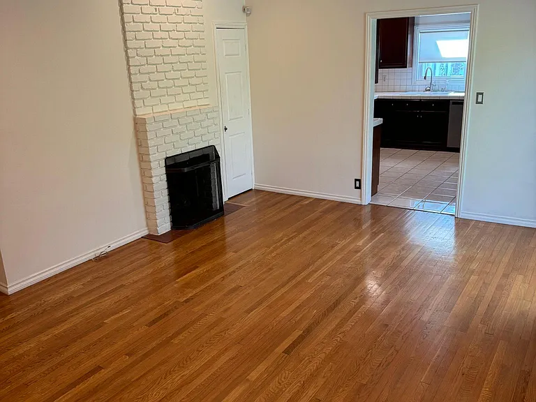 12411 Kittridge St — Photo 17