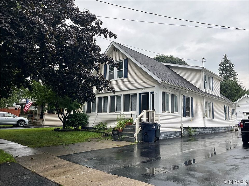 1st image of 11 Oak St