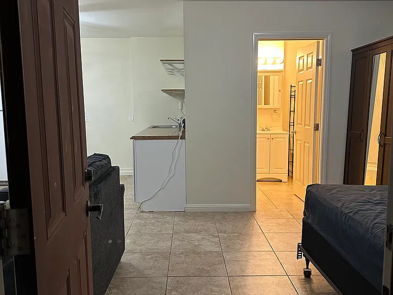 Epsilon St — Photo 2