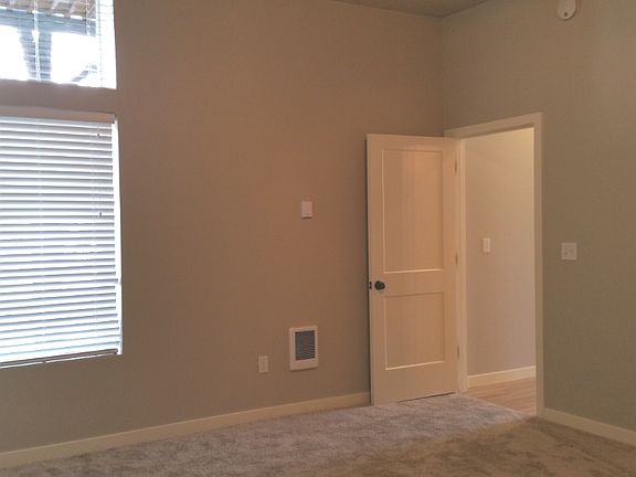 3rd image of 502 SW Evergreen Ave APT 106