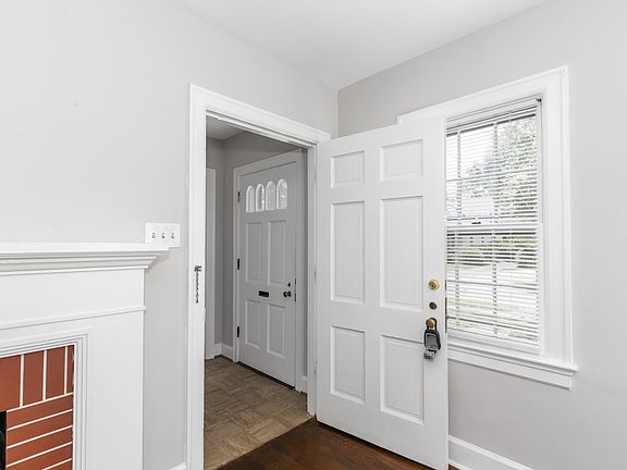 4th image of 123 1/2 Barberry Ln