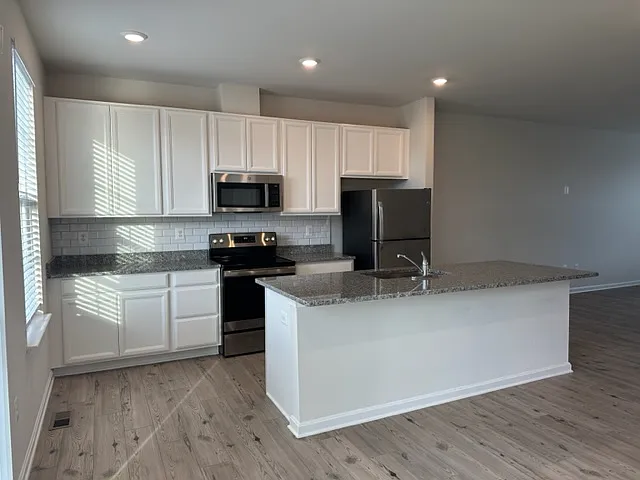 63 Stratton Dr — Photo 4