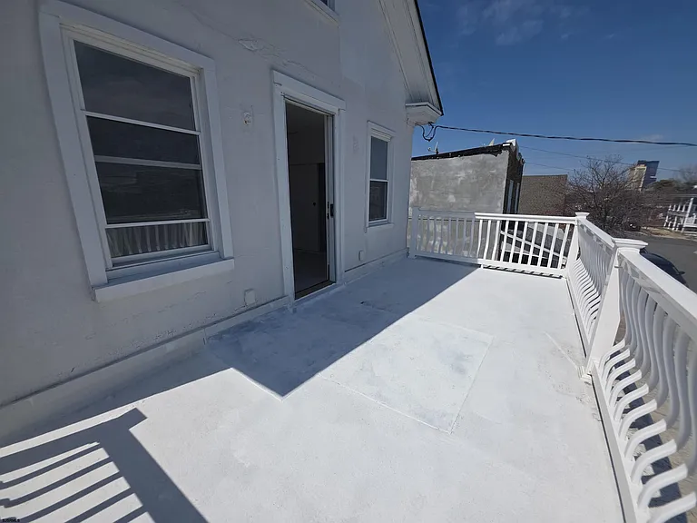 346 N Delaware Ave — Photo 28