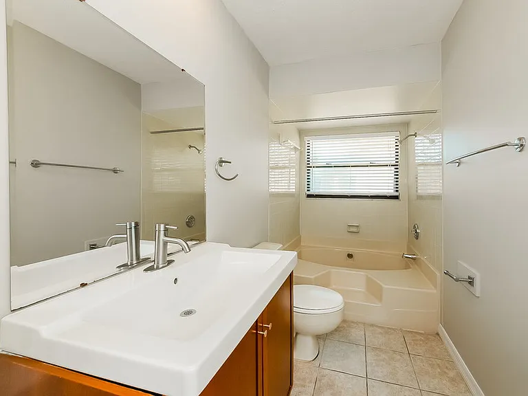 4725 Country Oaks Blvd — Photo 14