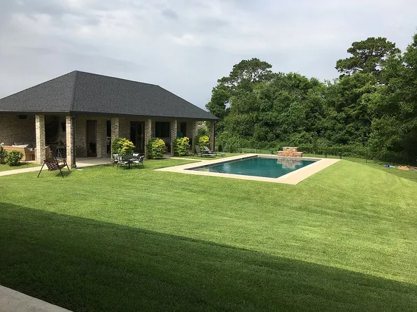 421 Hallmark Dr, Stonewall, LA 71078