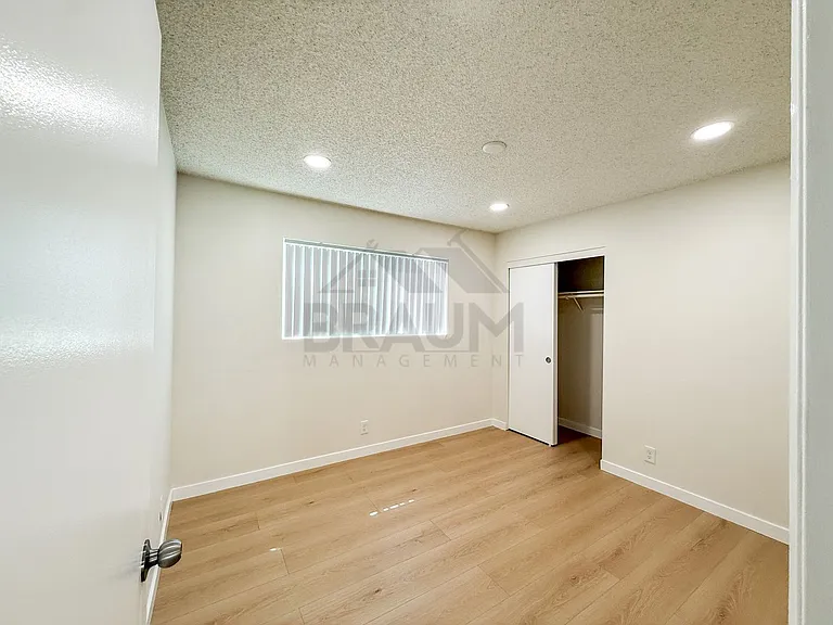14801 DELANO — Photo 17