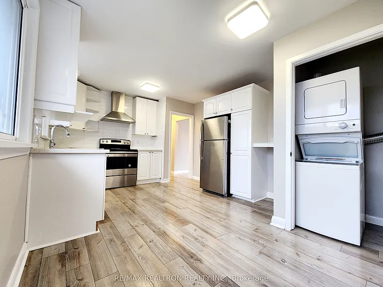 58 Athabasca St — Photo 4