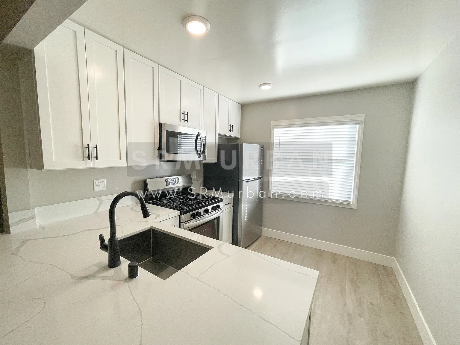 Studio, 450 sqft, $1,985 — Photo 4