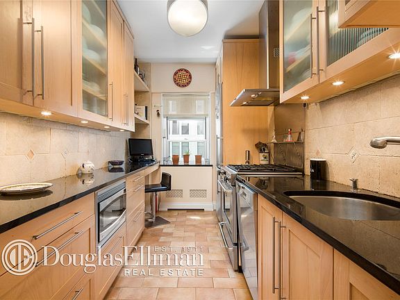 5th image of 70 E 10th St APT 17K