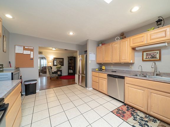 4th image of 1013 W Yucca Ave