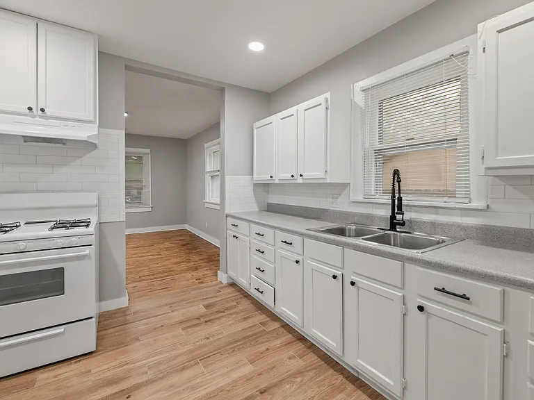 119 S Custer Ave — Photo 6