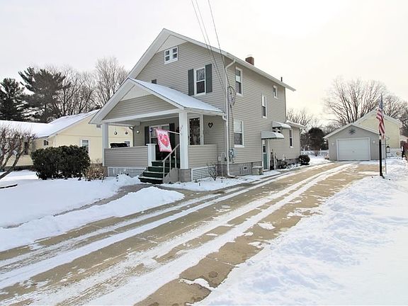 2nd image of 468 Blaine St