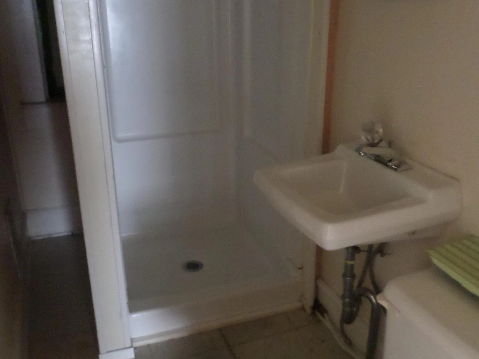3 bed, 700 sqft, $2,300 — Photo 3