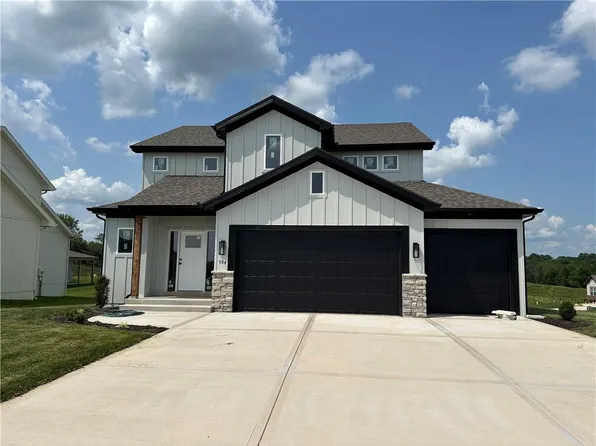 504 6th St, Smithville, MO 64089