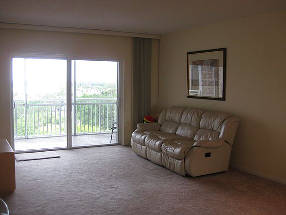 5th image of 3800 Hillcrest Dr APT 914
