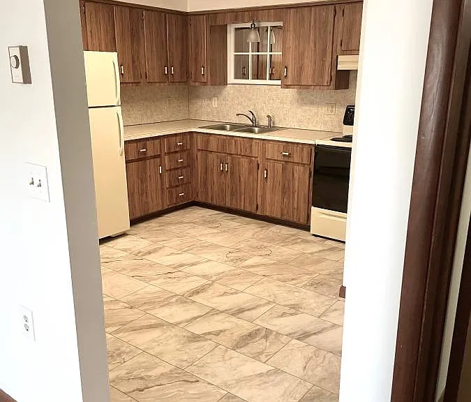 Beautiful LVT Flooring, Easy to Clean!
