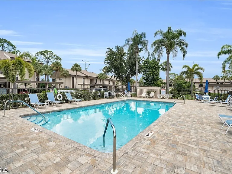 5905 Trailwinds Dr #816 — Photo 33
