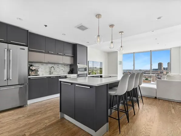 234 Causeway St APT 1210, Boston, MA 02114