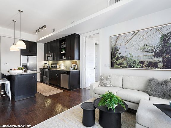 5th image of 3114 Underwood St #118