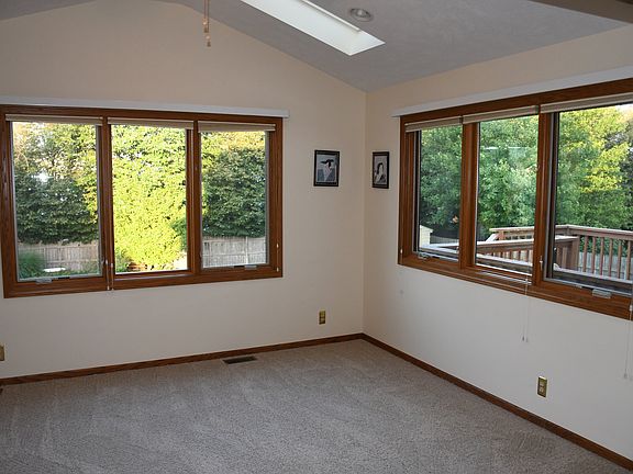 sun room with sky lights