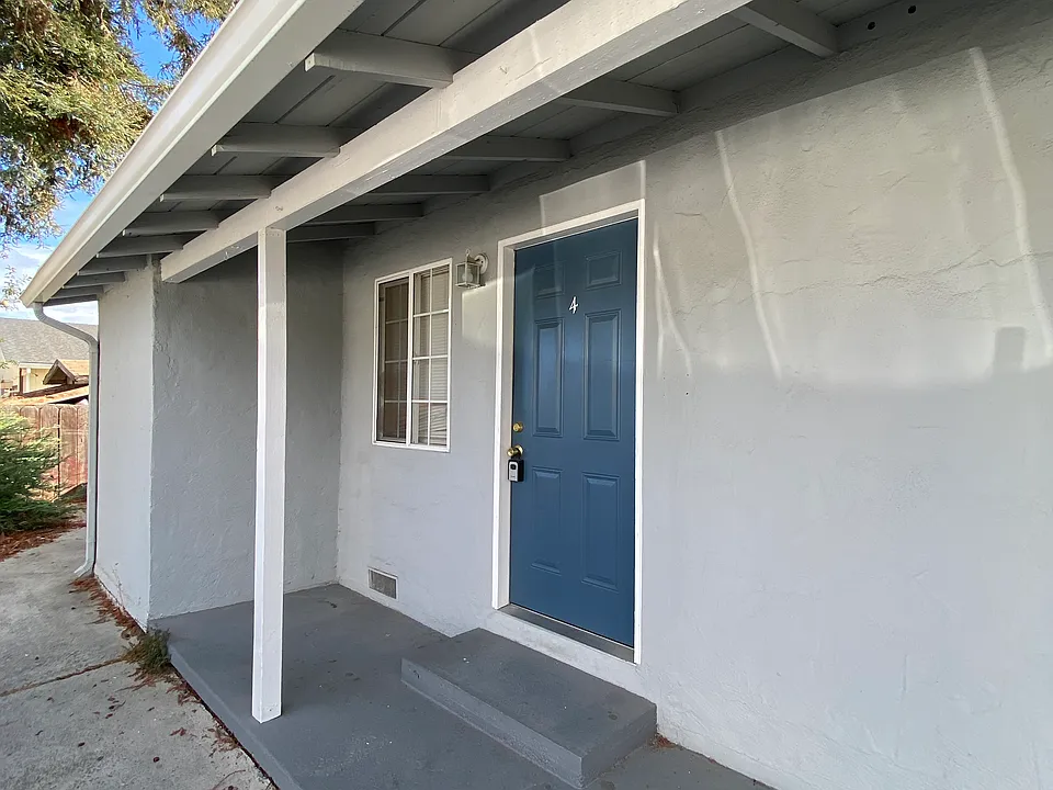 2819 Curtis Ave #4