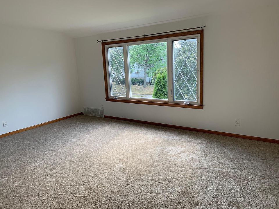 2nd image of 29 Glenside Ave Floor 2