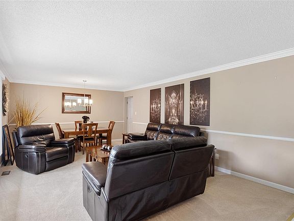 3rd image of 753 Doyne Dr